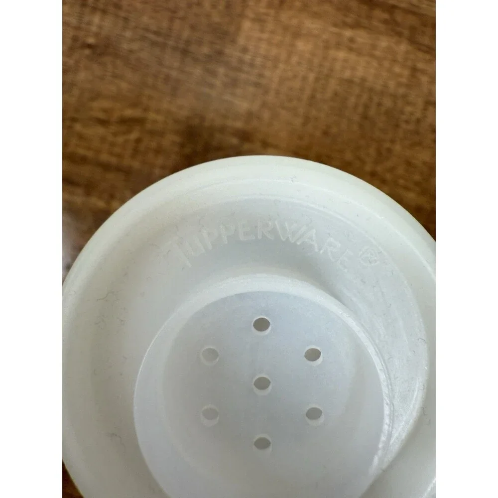Tupperware White Plastic Salt & Pepper Shakers Set of 2 w/ Lids Model 718-33